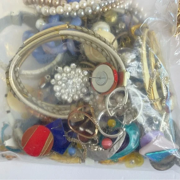 Jewelry Lot 1.6lb+ Mixed Vintage Modern Necklace Bracelet Craft Junk Jewelry - Picture 6 of 11